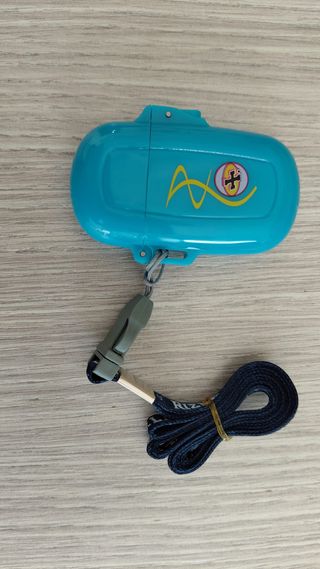 Porta accendino celeste con laccetto