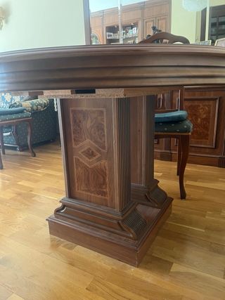 Mesa redonda de comedor de madera