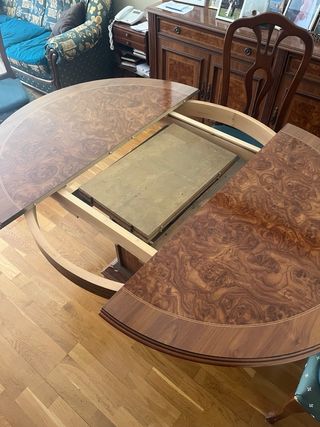 Mesa redonda de comedor de madera