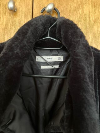 Abrigo pelo Mango negro Talla M