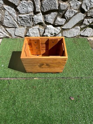 Fioriera rialzata in legno