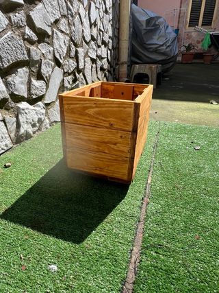 Fioriera rialzata in legno