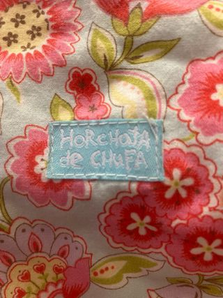 Vestido niña floral sin mangas. 44cm  de largo.