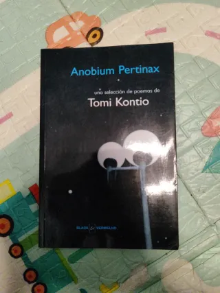 Anobium Pertinax. Selección de poemas de Tomi Kont
