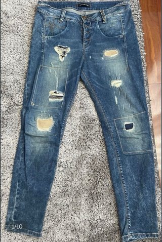 Pantalón vaquero Fornarina desgastado+ Camiseta