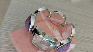 Orologio da polso con pietre viola