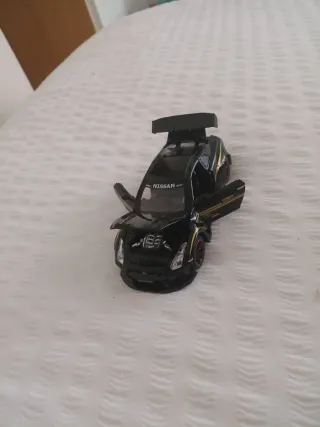 Nissan GTR R35 Coche de Juguete 1:32