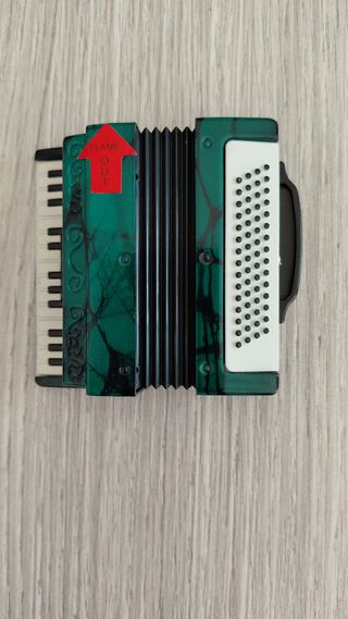 Accendino a forma di fisarmonica