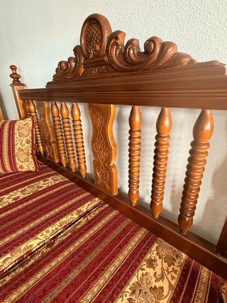 Panca in legno con cuscini