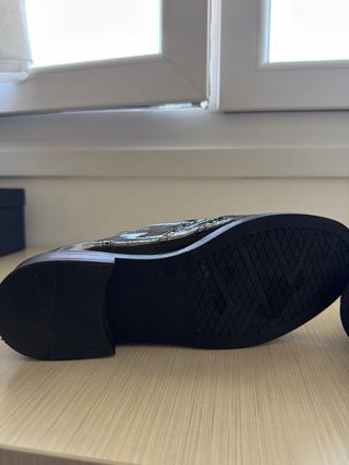 Zapatos negros tipo Oxford charol