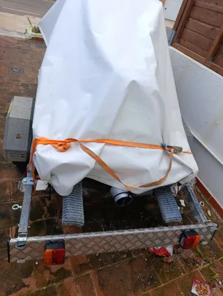 Moto de agua Sea-Doo azul y blanca