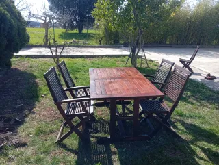 Mesa y 5 Sillas de Teca Plegables