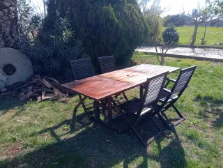 Mesa y 5 Sillas de Teca Plegables