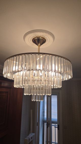 Lámpara de cristal y metal dorada