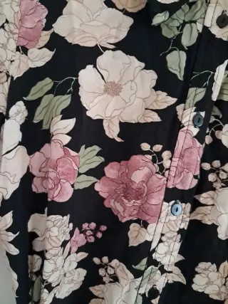 Vestido bajo floral negro Mango Talla S