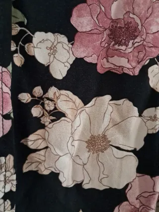 Vestido bajo floral negro Mango Talla S