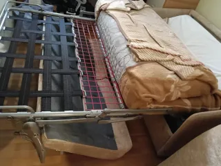 Sofá cama beige de tela