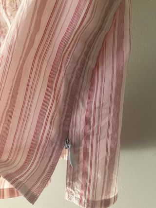 Blusa sin mangas con cordones y estampado floral