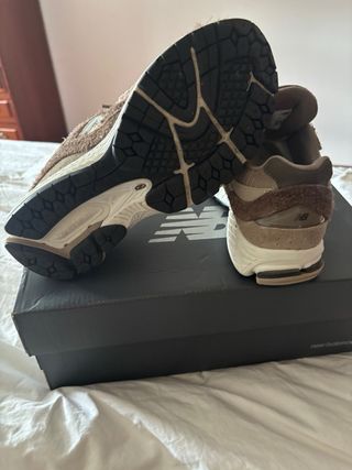 Zapatillas New Balance 2002R Beige/Marrón