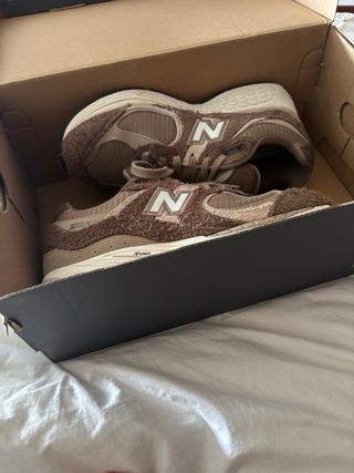 Zapatillas New Balance 2002R Beige/Marrón