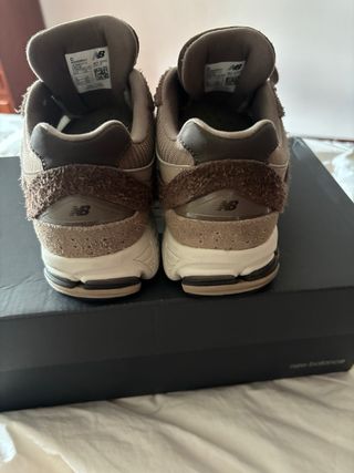Zapatillas New Balance 2002R Beige/Marrón