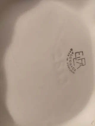 Sopera de porcelana con flores