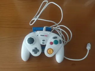 Mando GameStop GameCube/Wii Blanco