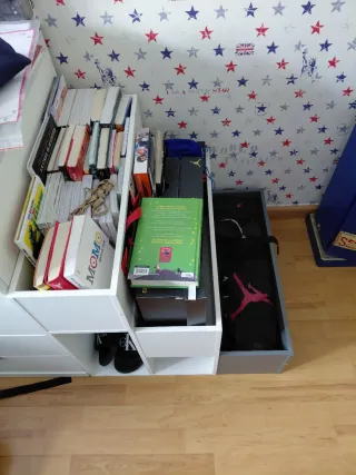 Mueble de almacenaje blanco y gris