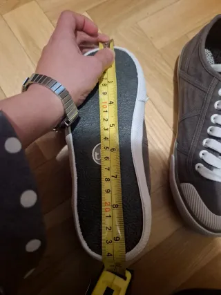 Zapatillas Marrones y Blancas