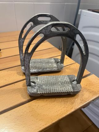 Staffe equitazione pesanti nere e staffili