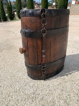 Botte ovale antica in legno e metallo