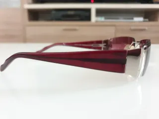 Gafas de sol Agatha Ruiz de la Prada con su funda