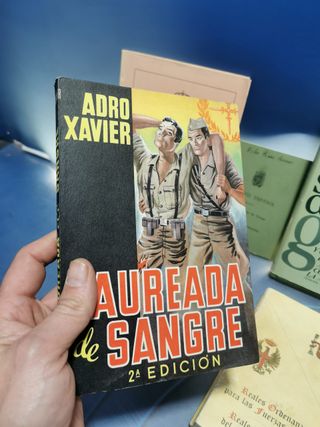 lote de libros y coleccionismo militar