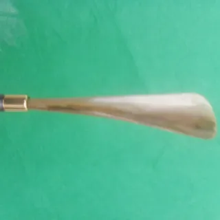 Calzador vintage de madera y metal