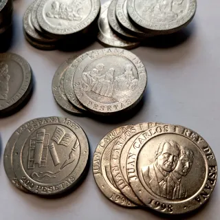 # C002 A. España. 32 monedas 200 pesetas 11 fechas