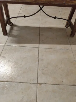 Banco antiguo de madera y metal