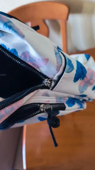 Mochila infantil con estampado de hojas