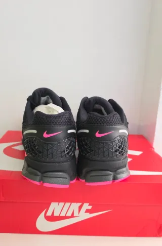 Nike Vomero 5 Negro y Rosa