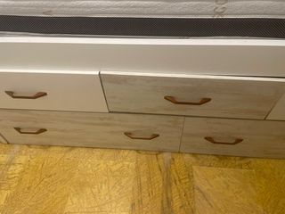 Cama con escritorio y colchón