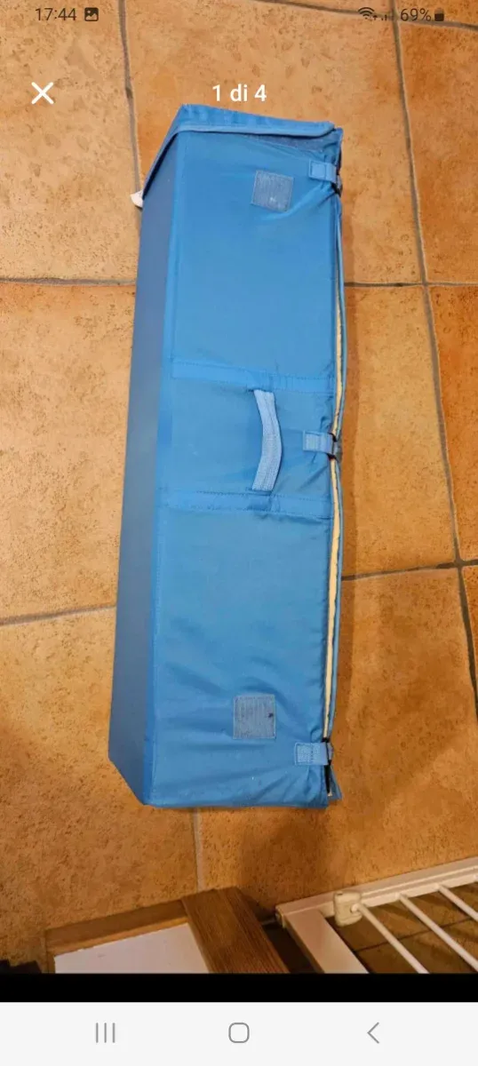 Box bimbi azzurro con disegni marca Chicco