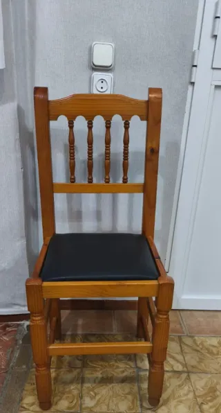 6 Sillas de pino con asiento polipiel negro