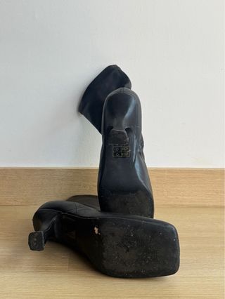 Botines negros de tacón Public Desire