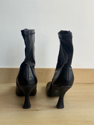 Botines negros de tacón Public Desire