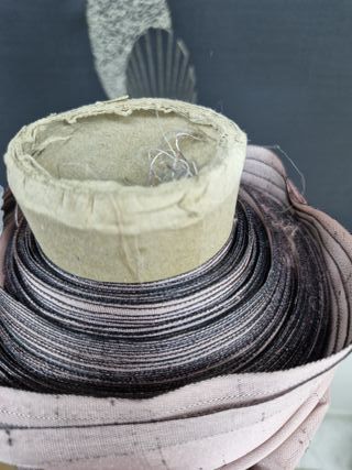 Tela rosa con diseño lineal