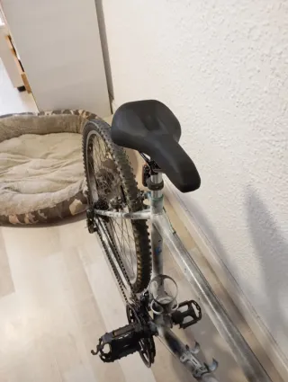 Bicicleta MTB Shimano + extras
