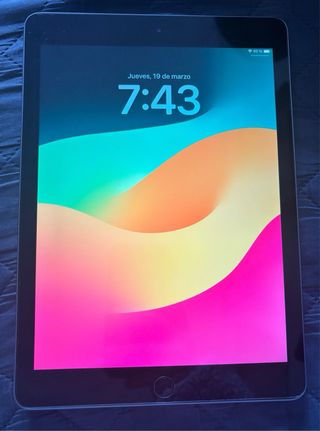 iPad 6ª Gen 128GB + Teclado Logitech