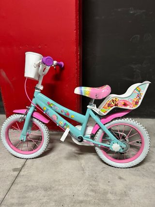 Bicicleta infantil con cesta y asiento trasero