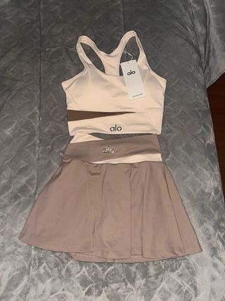 Alo Yoga Conjunto Falda Pantalón Beige