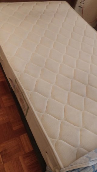 2 Somieres y colchones de 90 cm