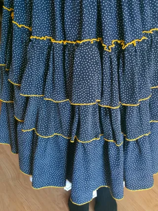 Traje de flamenca azul con lunares blancos
